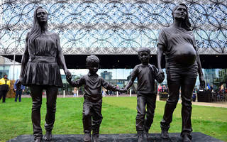 £100,000 Statue Celebrates Single Parent Families